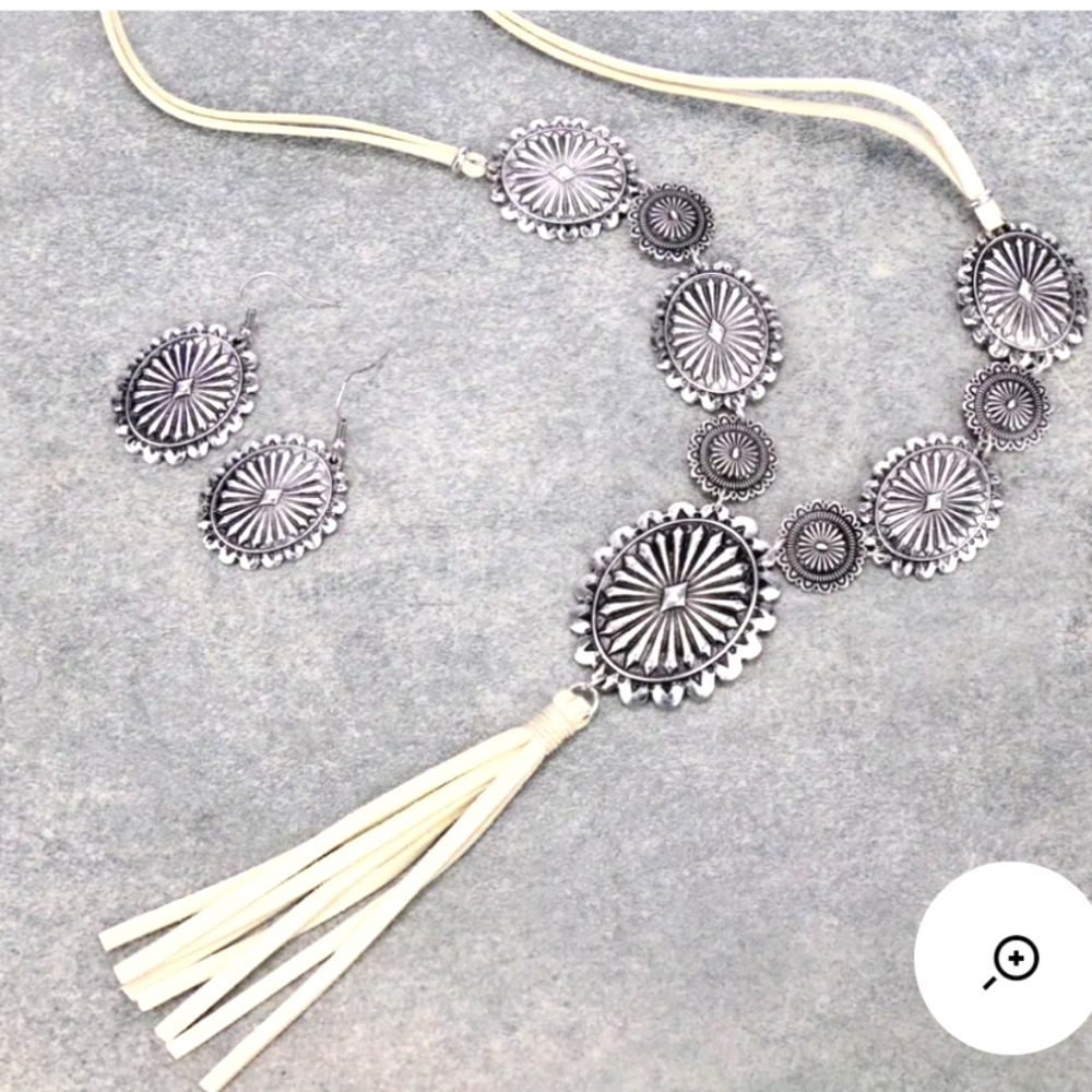 Cavender's Silver and white/ beige suede leather concho fringe necklace set